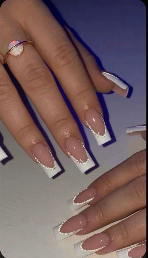 Letter E Nail Design, Christmas Initial Nails, Nail Inspo With J Initial, Letter M Nails Designs, Nail Idea With Initials, Nails With H Initial, Wedding Nails With Initials, Christmas Nails With Initials, D Initial Nails