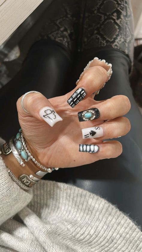 Jason Aldean Concert Nails, Koe Wetzel Nail Ideas, Nfr Nails Ideas, Fall Western Nails Acrylic, Western Nail Art Designs, Western Nail Designs Country, Classy Western Nails, Long Western Nails, Wrangler Nails