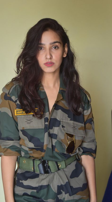 Indian Police Photography, Sports Wear Outfits, Holi Girls, Army Couple Pictures, Army Dress, Army Look, Army Women, Police Women, Cute Couple Poses