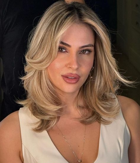 Center-Parted Midi Cut with Layered Ends Collarbone Haircut With Layers, Layered Bob Hairstyles Shoulder Length, Medium Length Hair With Layers Wavy, Layered Hair Blonde, Layered Blonde Hair, Midi Haircut, Layered Ends, Midi Hair, One Length Haircuts