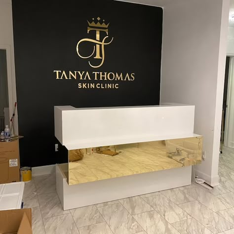 Spa Suite, Eyelash Studio, Business Logo Sign, Inmobiliaria Ideas, Beauty Room Salon, Spa Interior Design, Backlit Signs, Led Signage, Interior Signs