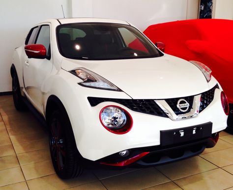 Juke White with color red 2014 Nissan Juke White, Juke Nismo, Nissan Juke Nismo, Juke Box, Boy Car, Boat Stuff, Nissan Juke, Car Mods, Mazda Miata