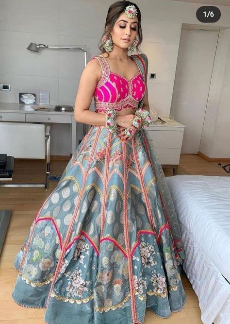 Floral Mehendi Outfits For Bride, Carnival Outfit Indian Wedding, Haldi Outfit Ideas For Bride, Choli Ideas, Haldi Look, Indian Dress Up, Heavy Lehenga, Flex Design, Haldi Outfits