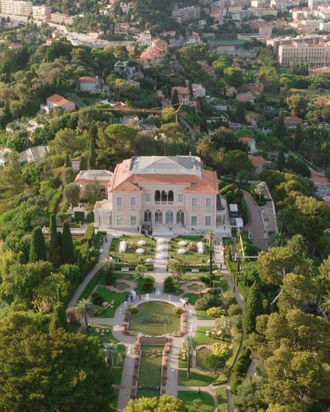 Joy and broad smiles for HALEY & THIBAUD at Villa Ephrussi de Rothschild, Saint Jean Cap Ferrat on the French Riviera. Villa Ephrussi De Rothschild, Villa Ephrussi, Saint Jean Cap Ferrat, Wedding Celebrant, The French Riviera, Dim Lighting, French Riviera, Provence, Monaco