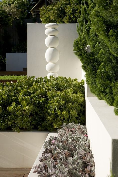 white sculpture Peter Fudge, Seaside Garden, Coastal Gardens, Contemporary Garden, Garden Landscape Design, Skyfall, Outdoor Sculpture, Garden Features, Modern Landscaping