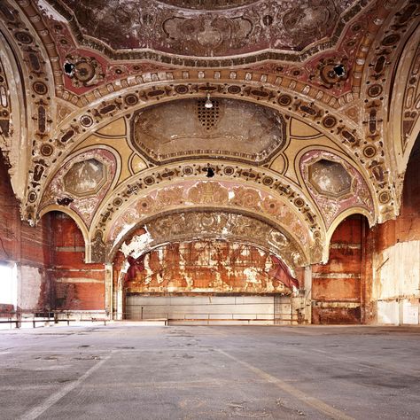 Canadian photographer Philip Jarmain has captured the abandoned early 20th-century buildings of Detroit, which gave way to the city's nickname Paris of the Midwest. Visit Detroit, Public Aquarium, Ancient Tomb, Detroit Institute Of Arts, Hotel Building, Concrete Building, Art Deco Buildings, Abandoned Buildings, American Beauty