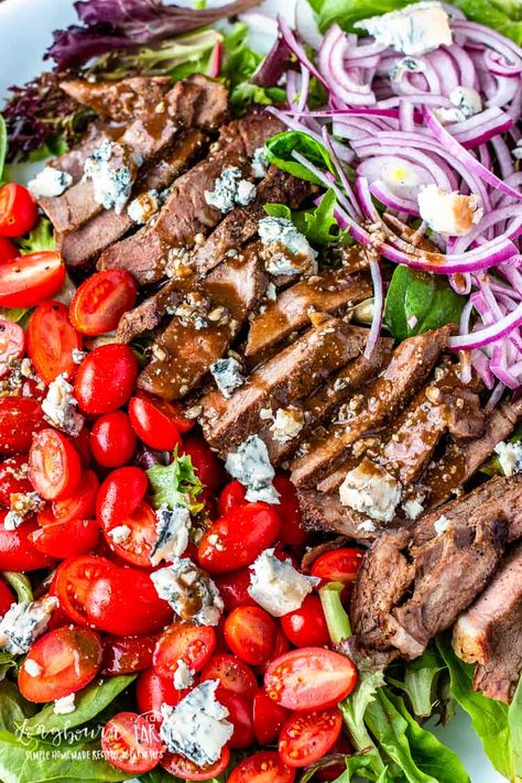 Steak Salad Blue Cheese, Steak Salad Dressing, Blue Cheese Salad Recipes, Salad Balsamic, Salad Cobb, Steak Salad Recipe, Salad With Balsamic Dressing, Delicious Salad Dressings, Blue Cheese Salad