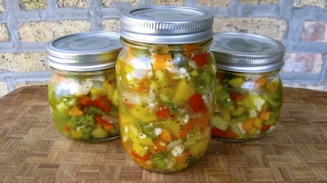 Homemade Giardiniera Recipe, Giardiniera Recipe, Quick Pasta Salad, Pickle Vodka, Homemade Pickles, Pickled Veggies, Plum Tomatoes, Pickling Recipes, Canning Recipes