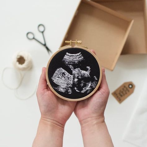 Image 자수 디자인, Hand Embroidery Art, Hand Embroidery Stitches, Hand Embroidery Patterns, Embroidery Inspiration, Diy Embroidery, Hoop Art, Ultrasound, New Mom