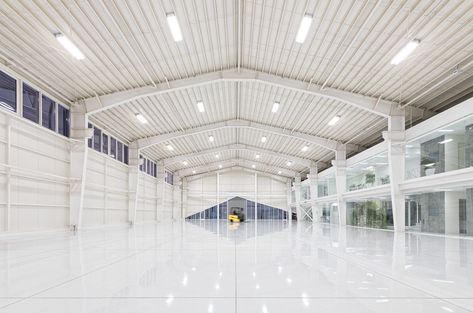 Gallery of System Warehouse / Mehran Khoshroo-olgooco - 27 Warehouse Skylight, Warehouse Design Architecture, Modern Warehouse Design Exterior, Modern Warehouse Design, Warehouses Architecture, Commercial Steel Buildings, Warehouse Architecture, Plastic Company, Modern Warehouse