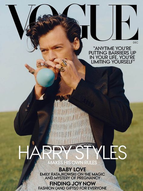 #harrystyles #fashion #photography #vogue #magazine #mensfashion #cover #gucci #fashionphotography Harry Styles Vogue, Gender Neutral Fashion, Vogue Vintage, Vogue Magazine Covers, Magazine Vogue, Fashion Magazine Cover, Vogue Us, Vogue Covers, Poses References