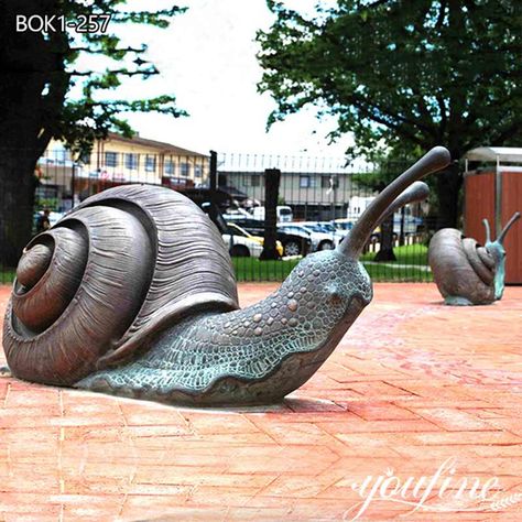 Snail Architecture, Outdoor Animal Sculpture, Snail Sculpture Ideas, Snail Clay Sculpture, Clay Snails Sculpture, Giant Snail Pets, Snail Sculpture, Animals Sculpture, Giant Snail