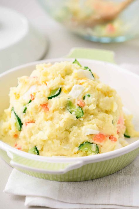 Korean Potato Salad Asian Potatoes, Salad Korean, Korean Potato Salad, Korean Salad, Korean Potatoes, Japanese Potato, Bbq Potatoes, Fluffy Mashed Potatoes, Korean Side Dishes