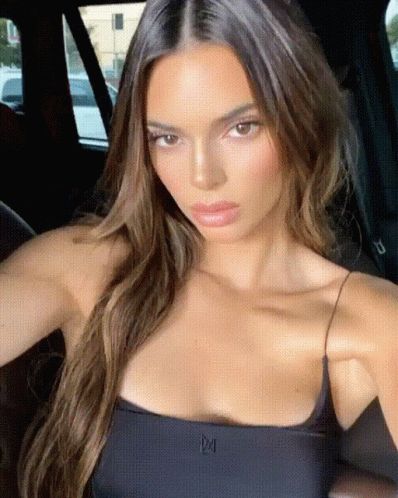 Seductive Gif, Kendall Jenner Runway, Instagram Life, Gigi Hadid, Bella Hadid, Face Claims, Kendall Jenner, Animated Gif, Gif