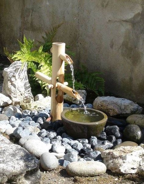 Shishi Odoshi, Japanese Garden Backyard, Bamboo Water Fountain, Bamboo Fountain, Taman Air, Small Japanese Garden, Japanese Garden Landscape, Zen Garden Design, Japan Garden