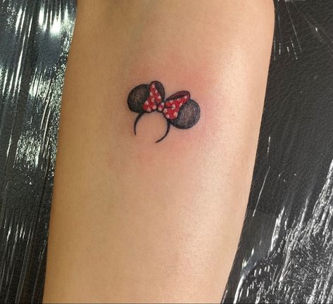 Minnie Mouse Head Tattoo, Girly Disney Tattoos, Simple Minnie Mouse Tattoo, Small Mickey Head Tattoo, Mickey And Friends Tattoo, Minnie Mouse Small Tattoo, Minnie Mouse Ear Tattoo, Minnie Ear Tattoo, Pretty Disney Tattoos