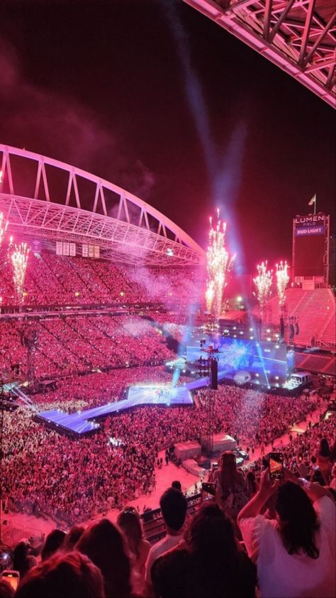 Stadium Tour Aesthetic, Eras Tour Stadium, Eras Tour Seattle, Harry Taylor, Taylor Core, Swift Tour, Taylor Swift Cute, Taylor Swift Posters