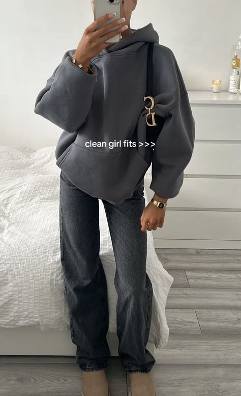 Comfy Cool Winter Outfits, Grey Hoodie Jeans Outfit, Grey Hoodie And Jeans Outfit, Dark Gray Hoodie Outfit, Dark Grey Sweatshirt Outfit, Dark Grey Hoodie Outfit, Plain Hoodie Outfit, School Friendly Outfits, Gray Turtleneck Outfit