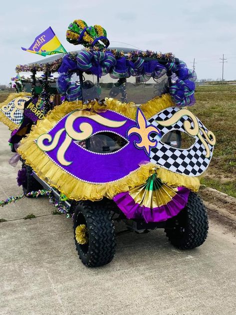 Mardi Gras Trunk Or Treat Ideas, Parade Ideas For Walking, Mardi Gras Golf Cart Ideas, Mardi Gras Float Ideas Kids, Mardi Gras Golf Cart Decorations, Mardi Gras Parade Float Ideas, Halloween Float Ideas Parade, Mardi Gras Float Ideas, Mardi Gras Homecoming