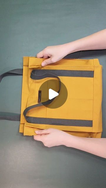 tendersmile.handmade on Instagram: "Easy to make!!💐 How to make an unlined canvas tote bag #shorts #shortsvideo #sewingtutorial #reels #tendersmilehandmade" Sewing Canvas Bag, How To Sew Tote Bags, How To Make Tote Bags, Handmade Bags Diy How To Make, How To Make Bag, How To Make A Bag, How To Make A Tote Bag, Patron Tote Bag, Tote Bag Stitching