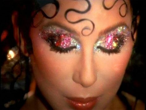 Cher by Kevyn Aucoin #IRVRSBLworld 70s Makeup Disco, Cher Makeup, 70s Disco Makeup, 70s Hair And Makeup, Moda Disco, 1970s Makeup, Look Disco, Disco Makeup, Disco Hair