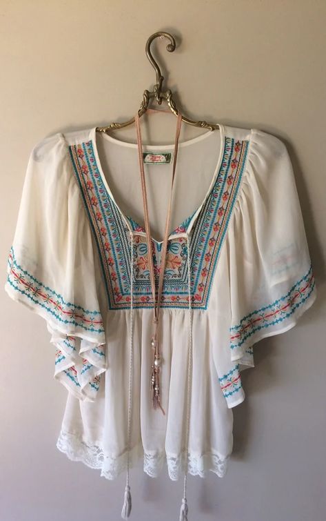 Anthropologie romantic Cochella beach gypsy hippie peasant top | Bohemian Angel Lisa Bonet Style, Bohemian Tops For Women, Boho Hippie Aesthetic, Bohemian Angel, Boho Tops Summer, Hippy Clothing, Beach Hippie, Moda Hippie, Hippie Aesthetic