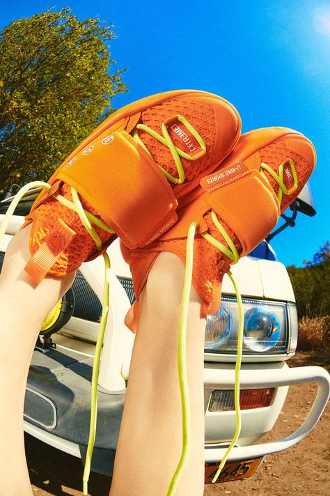 Li Ning Shoes, Unisex Garments, Low Riding, Campaign Photography, Orange Sneakers, Color Palette Bright, Shoes Photography, Summer Sneakers, Orange Design