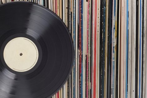 Store Vinyl Records, Best Vinyl Records, Vinyl Aesthetic, Vinyl Record Collection, Old Records, Old Vinyl Records, Where To Sell, Warner Music Group, Record Storage