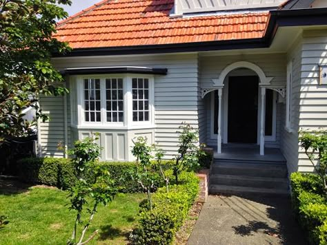 Terracotta Roof Colour Scheme, Red Roof House Colors, Terracotta Roof House, Weatherboard Exterior, Red Roof House, Weatherboard House, Painted Brick House, Terracotta Roof, Bungalow Exterior