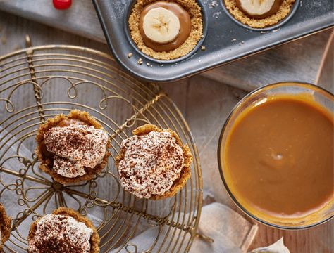 Mini Banoffee Pies Recipe | Carnation Mini Banoffee Pie, Carnation Recipes, Carnation Caramel, Banoffee Pie Recipe, Easy Dessert Recipes Quick, Amazing Food Decoration, Toffee Pudding, Banoffee Pie, Popular Desserts