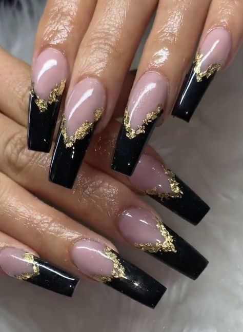 Black And Gold French Tip Nails Coffin, Black And Gold Coffin Nail Ideas, Gold Nail Art Designs, Black And Gold Toe Nails, Black Gold Nails Designs, Great Gatsby Nails Designs, Black And Gold Nail Ideas, Black And Gold Nails Quince, Black And Gold French Tip Nails