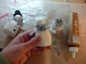 that artist woman: How to Make a Little Snowman Spring Snowman, Snowman Candles, Clay Snowmen, Snowman Tutorial, Standing Snowman, Salt Shaker Snowman, Crafts Snowman, Clay Snowman, Christmas Crafts Snowman