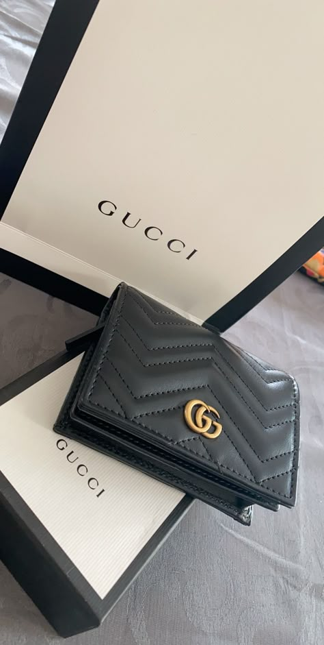 Dompet Gucci, Luxury Wallet Women, Designer Wallets For Women, Luxury Wallets, Elegant Wallet, Designer Wallet, Gucci Marmont, Branded Wallets, Girly Bags