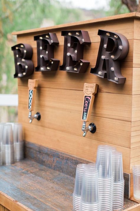 Beer Truck Wedding, Self Service Bar Wedding, Diy Beer Bar Wedding, Beer And Wine Wedding Bar, Wedding Beer Tap, Wedding Drinks Station, Diy Beer Bar, October Wedding Colors Schemes, Beer Bar Wedding