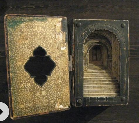 Tunnel Book, Altered Book Art, Book Sculpture, Book Folding, Paper Book, Assemblage Art, Handmade Books, Old Book, Book Projects