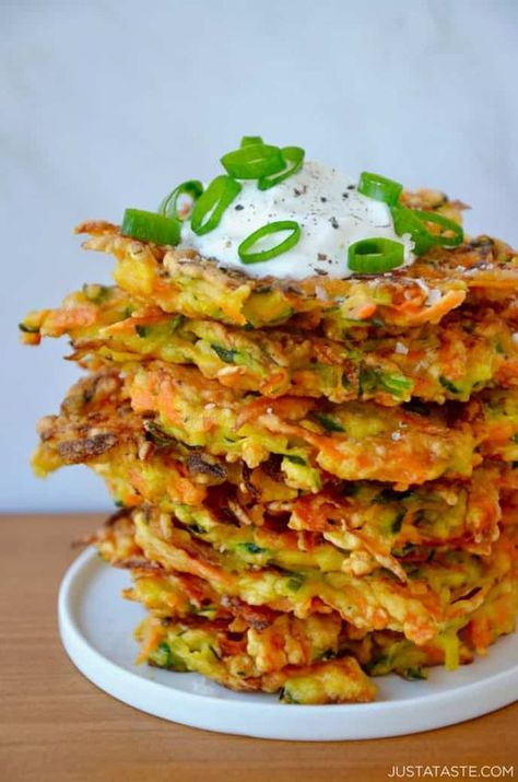 Vegetable Fritters, Veggie Fritters, Fritters Recipe, Just A Taste, Fritter Recipes, Delicious Vegetables, Frozen Veggies, Veggie Side Dishes, Vegetable Sides