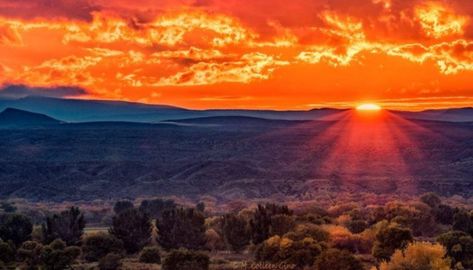 NM top 10: Stunning New Mexico Fall Sunsets - NewMexi.Co Sunsets And Sunrises, New Mexico Homes, Landscape Art Quilts, Sunrise Photos, New Mexican, Land Of Enchantment, Purple Sky, Sunset Painting, Sunset Photos