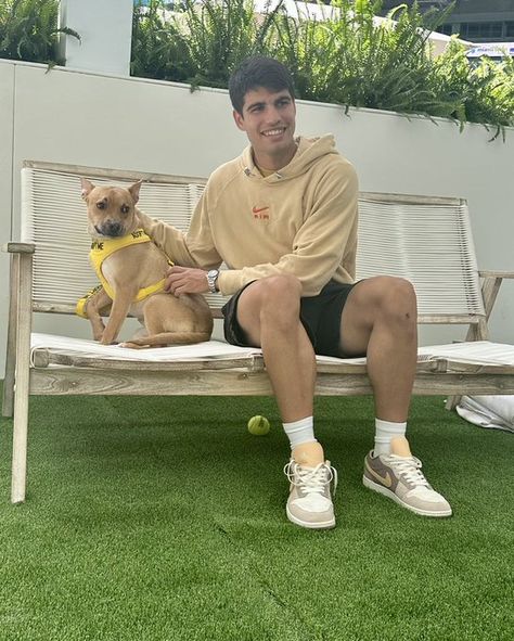 Carlos Alcaraz Cute, Athlete Boyfriend, Tennis Wallpaper, Atp Tennis, Carlos Alcaraz, Tennis Legends, Samsung Wallpaper, Roger Federer, Tennis Players