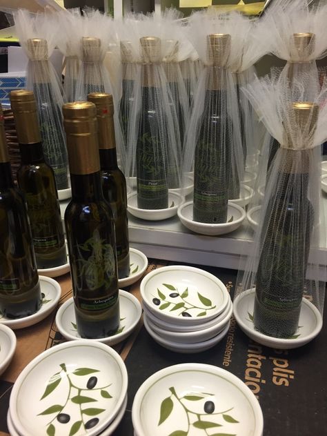 We recently created this wedding favor – a 200 ml olive oil with dipping dish. Save Olive Oil Gift Ideas, Wine Theme Wedding Favors, Olive Oil Party Favor, Olive Oil Wedding Favors, Olive Oil Favors, Olive Gifts, Food Wedding Favors, Lemon Themed Bridal Shower, Vintage Wedding Favors