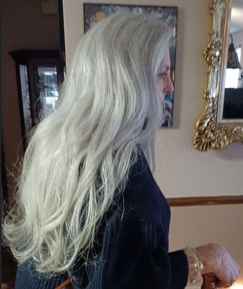 Long Silver Hair Aesthetic, Long Grey Hair Older Women, Graying Gracefully, Grey Transition, Sparkle Eyes, Dream Future, Long Gray Hair, Ageless Beauty, Aging Beautifully