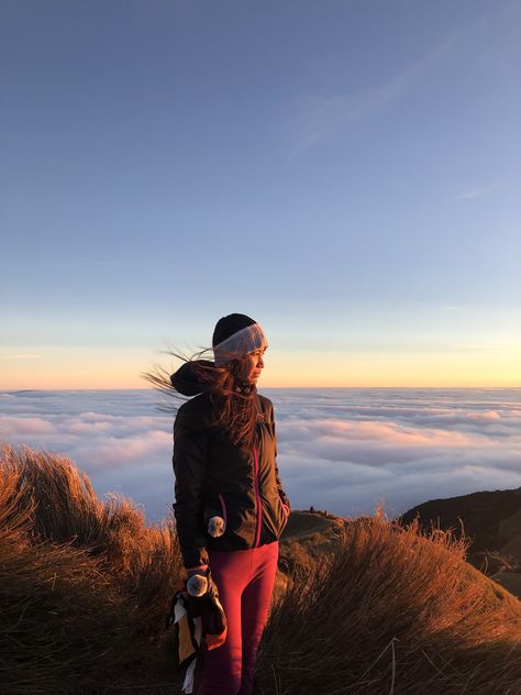 Mount pulag Mt Pulag Outfit, Mt Apo, Mt Pulag, Pics Inspo, Baguio, Hiking Outfit, The Great Outdoors, Bali, Vision Board