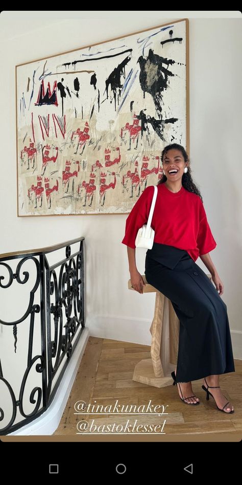 Red Silk Shirt Outfit, Tina Kunakey Style, Silk Shirt Outfit, Tina Kunakey, Class Outfit, Posh Style, Artist Outfit, Street Style Trends, Black Women Fashion