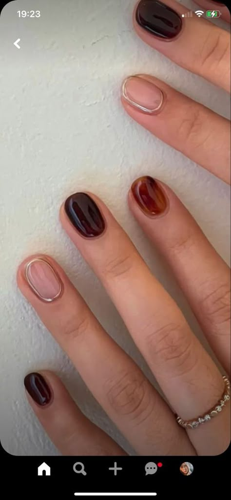 pinterest- millipreeya15 Short Nail Designs Thanksgiving, Short Design Nails Art Ideas, Modern Gel Nails, Short Fall Manicure, Natural Nail Gel Manicure Designs, Short Nail Inspo Natural, Simple Short Nail Designs Fall, Shellac Short Nail Designs, Nail Art To Do At Home