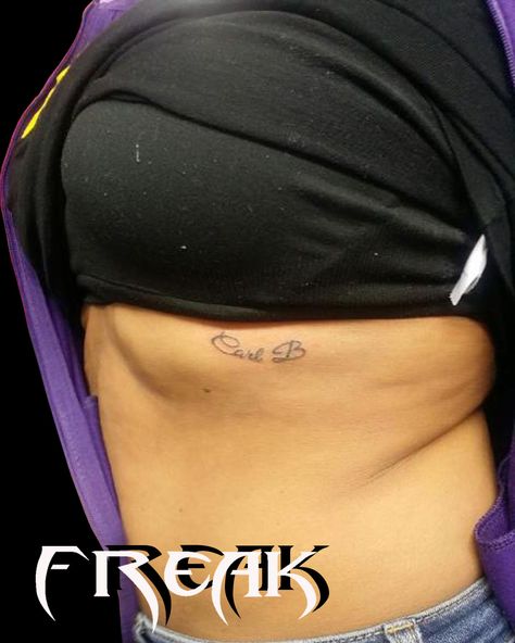 Little name under the bra line.  By FREAK  https://www.facebook.com/freakstattoopage Tattoo Ideas Under Bra Line, Tattoo Font, Word Tattoos, Simple Tattoos, Tattoo Ideas, Tattoos, Bra