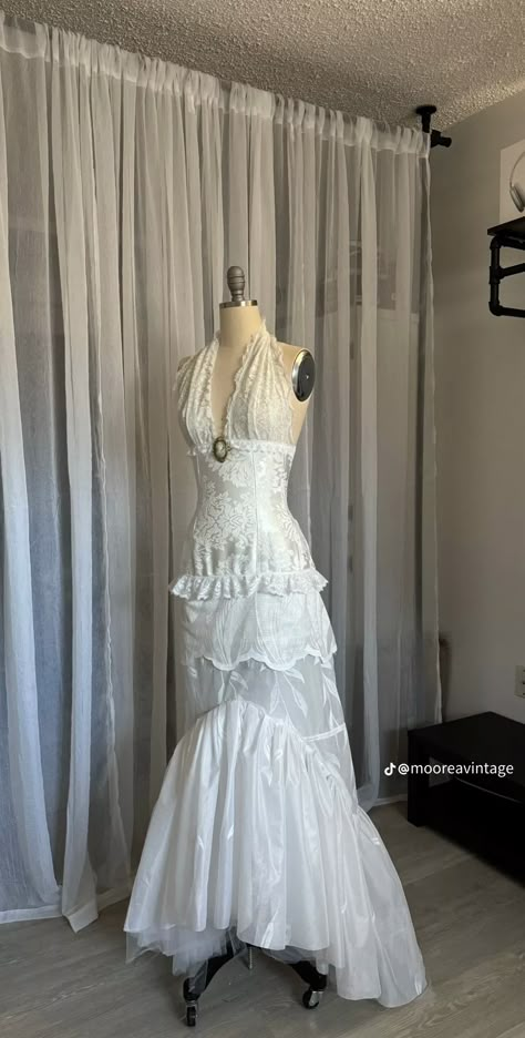 Ugly Wedding Dress, Runway Gowns, Dream Prom Dress, Antique Dresses, Witch Dress, Matric Dance, Princess Core, Pretty Wedding Dresses, Prom Dress Inspiration