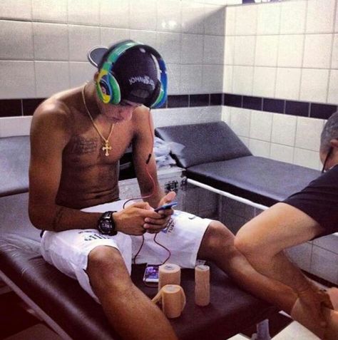 Neymar 11, Neymar Pic, Neymar Hot, Beats By Dre, Win Or Lose, Dr Dre, Picture Collection, Neymar Jr, Instagram Likes