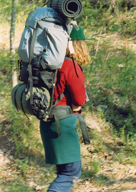 Backpacking Clothes, People Hiking, Lightweight Backpacking Gear, Travelling Backpack, Trekking Outfit Women, Backpacking Gear List, Trekking Outfit, Ultralight Backpacking Gear, Pack List