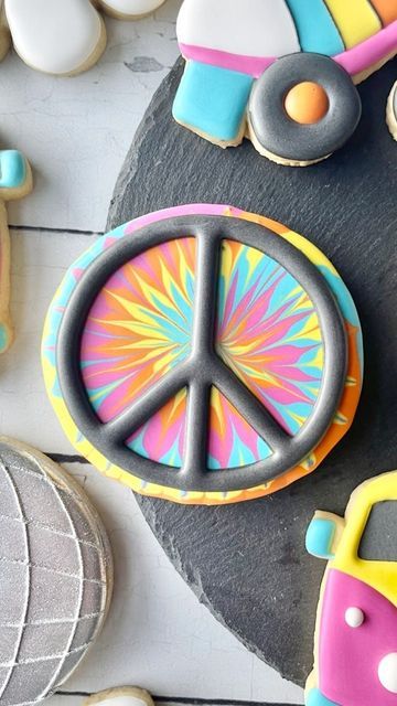 Tie Dye Cake Mix Cookies, Tie Dye Birthday Cookies Decorated, Tie Dye Cookies Decorated, Tie Dye Cookies Royal Icing, Tie Dye Birthday Cookies, Peace Out Cookies, Tie Dye Sugar Cookies, Groovy Cookies Decorated, Tye Dye Cookies