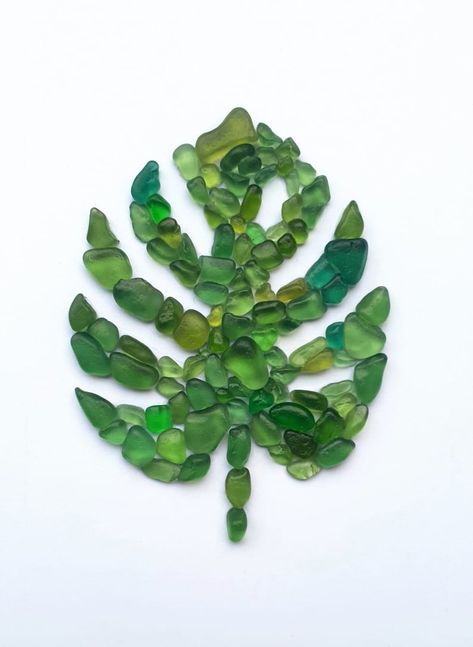 Sea Glass Plants, Seaglass Art Ideas, Succulent Sea Glass Art, Seaglass Art Plants, Sea Glass Artwork Flowers, Sea Glass Green Flowers, Sea Glass Flower Pictures, Small Bathroom Layout, Sea Glass Art Projects