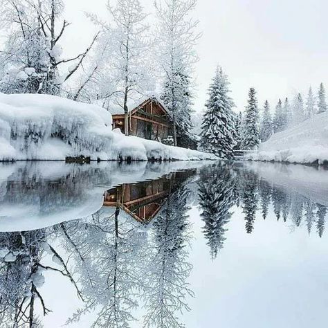 Just a cozy place... - 9GAG Winter Szenen, Winter Cabin, A Cabin, Winter Scenery, Winter Beauty, Snow Scenes, Winter Pictures, Winter Wonder, Beautiful Places In The World